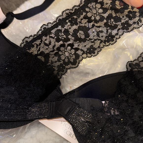 New
VICTORIA'S SECRET
Sexy Tee Smooth Push-Up Bra - Picture 6 of 6